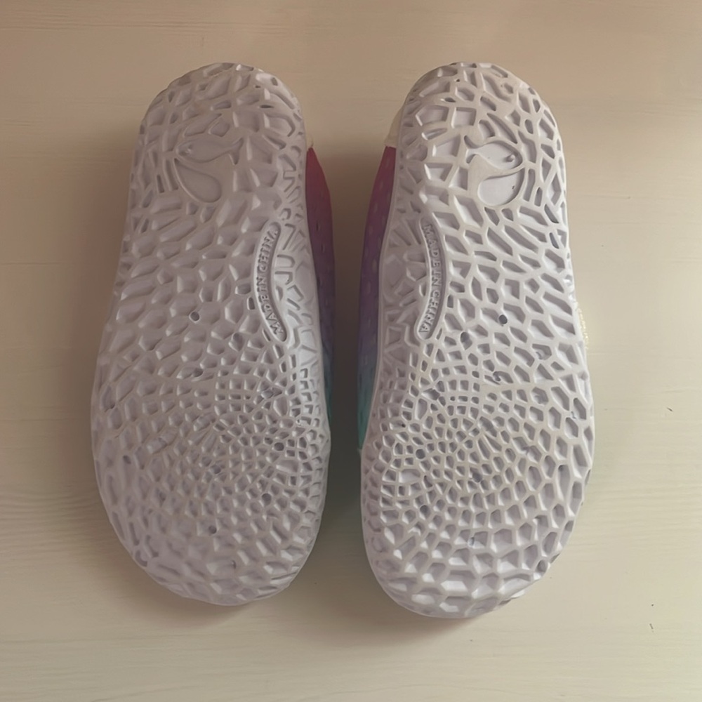 Toddler Girl's Size 8 Water Shoes - Picture 9 of 9